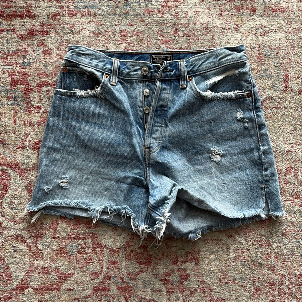 Abercrombie & Fitch high-rise 4 inch cut off denim shorts. Size 27.